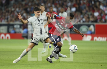 2022-08-21 - Angel Gomes of Lille, Vitinha of PSG (left) during the French championship Ligue 1 football match between LOSC Lille and Paris Saint-Germain on August 21, 2022 at Stade Pierre Mauroy in Villeneuve-d'Ascq near Lille, France - FOOTBALL - FRENCH CHAMP - LILLE V PARIS SG - FRENCH LIGUE 1 - SOCCER