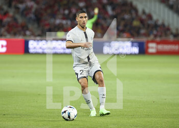 2022-08-21 - Achraf Hakimi of PSG during the French championship Ligue 1 football match between LOSC Lille and Paris Saint-Germain on August 21, 2022 at Stade Pierre Mauroy in Villeneuve-d'Ascq near Lille, France - FOOTBALL - FRENCH CHAMP - LILLE V PARIS SG - FRENCH LIGUE 1 - SOCCER