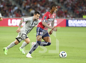21/08/2022 - Alexsandro Ribeiro of Lille, Lionel Messi of PSG (left) during the French championship Ligue 1 football match between LOSC Lille and Paris Saint-Germain on August 21, 2022 at Stade Pierre Mauroy in Villeneuve-d'Ascq near Lille, France - FOOTBALL - FRENCH CHAMP - LILLE V PARIS SG - FRENCH LIGUE 1 - CALCIO