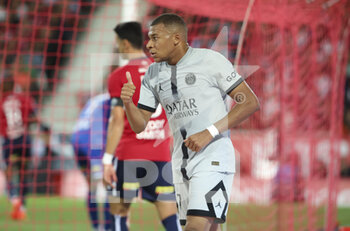 2022-08-21 - Kylian Mbappe of PSG during the French championship Ligue 1 football match between LOSC Lille and Paris Saint-Germain on August 21, 2022 at Stade Pierre Mauroy in Villeneuve-d'Ascq near Lille, France - FOOTBALL - FRENCH CHAMP - LILLE V PARIS SG - FRENCH LIGUE 1 - SOCCER
