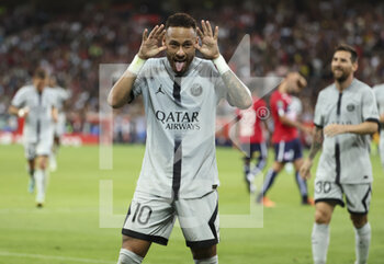 21/08/2022 - Neymar Jr of PSG celebrates his first goal during the French championship Ligue 1 football match between LOSC Lille and Paris Saint-Germain on August 21, 2022 at Stade Pierre Mauroy in Villeneuve-d'Ascq near Lille, France - FOOTBALL - FRENCH CHAMP - LILLE V PARIS SG - FRENCH LIGUE 1 - CALCIO