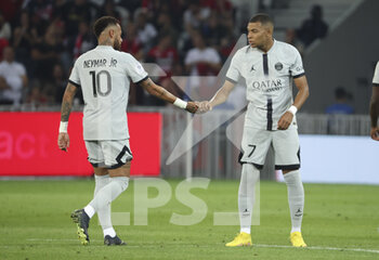 2022-08-21 - Neymar Jr of PSG celebrates his second goal with Kylian Mbappe of PSG during the French championship Ligue 1 football match between LOSC Lille and Paris Saint-Germain on August 21, 2022 at Stade Pierre Mauroy in Villeneuve-d'Ascq near Lille, France - FOOTBALL - FRENCH CHAMP - LILLE V PARIS SG - FRENCH LIGUE 1 - SOCCER