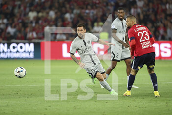2022-08-21 - Lionel Messi of PSG, Edon Zhegrova of Lille during the French championship Ligue 1 football match between LOSC Lille and Paris Saint-Germain on August 21, 2022 at Stade Pierre Mauroy in Villeneuve-d'Ascq near Lille, France - FOOTBALL - FRENCH CHAMP - LILLE V PARIS SG - FRENCH LIGUE 1 - SOCCER