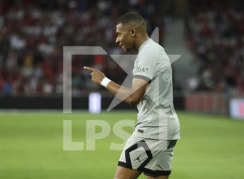 2022-08-21 - Kylian Mbappe of PSG celebrates his third goal during the French championship Ligue 1 football match between LOSC Lille and Paris Saint-Germain on August 21, 2022 at Stade Pierre Mauroy in Villeneuve-d'Ascq near Lille, France - FOOTBALL - FRENCH CHAMP - LILLE V PARIS SG - FRENCH LIGUE 1 - SOCCER