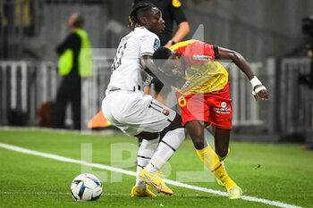 2022-08-27 - Jeremy DOKU of Rennes and Deiver MACHADO of Lens during the French championship Ligue 1 football match between RC Lens and Stade Rennais (Rennes) on August 27, 2022 at Bollaert-Delelis stadium in Lens, France - FOOTBALL - FRENCH CHAMP - LENS V RENNES - FRENCH LIGUE 1 - SOCCER