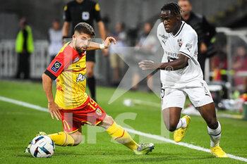 2022-08-27 - Jimmy CABOT of Lens and Kamaldeen SULEMANA of Rennes during the French championship Ligue 1 football match between RC Lens and Stade Rennais (Rennes) on August 27, 2022 at Bollaert-Delelis stadium in Lens, France - FOOTBALL - FRENCH CHAMP - LENS V RENNES - FRENCH LIGUE 1 - SOCCER