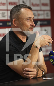 2022-08-27 - Coach of RC Lens Franck Haise answers to the media during the post-match press conference following the French championship Ligue 1 football match between RC Lens and Stade Rennais (Rennes) on August 27, 2022 at Bollaert-Delelis stadium in Lens, France - FOOTBALL - FRENCH CHAMP - LENS V RENNES - FRENCH LIGUE 1 - SOCCER