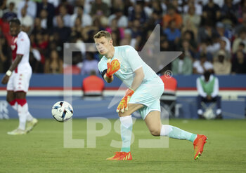 2022-08-28 - Goalkeeper of Monaco Alexander Nubel during the French championship Ligue 1 football match between Paris Saint-Germain (PSG) and AS Monaco (ASM) on August 28, 2022 at Parc des Princes stadium in Paris, France - FOOTBALL - FRENCH CHAMP - PARIS SG V MONACO - FRENCH LIGUE 1 - SOCCER