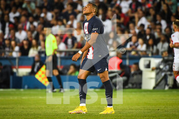 2022-08-28 - Kylian MBAPPE of PSG looks dejected during the French championship Ligue 1 football match between Paris Saint-Germain and AS Monaco on August 28, 2022 at Parc des Princes stadium in Paris, France - FOOTBALL - FRENCH CHAMP - PARIS SG V MONACO - FRENCH LIGUE 1 - SOCCER