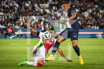 2022-08-28 - Guillermo MARIPAN of Monaco and Kylian MBAPPE of PSG during the French championship Ligue 1 football match between Paris Saint-Germain and AS Monaco on August 28, 2022 at Parc des Princes stadium in Paris, France - FOOTBALL - FRENCH CHAMP - PARIS SG V MONACO - FRENCH LIGUE 1 - SOCCER