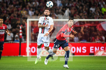 31/08/2022 - Andy DELORT of Nice and Benjamin ANDRE of Lille during the French championship Ligue 1 football match between LOSC Lille and OGC Nice on August 31, 2022 at Pierre Mauroy stadium in Villeneuve-d'Ascq near Lille, France - FOOTBALL - FRENCH CHAMP - LILLE V NICE - FRENCH LIGUE 1 - CALCIO