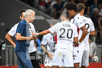 2022-08-31 - Lucien FAVRE of Nice with teammates during the French championship Ligue 1 football match between LOSC Lille and OGC Nice on August 31, 2022 at Pierre Mauroy stadium in Villeneuve-d'Ascq near Lille, France - FOOTBALL - FRENCH CHAMP - LILLE V NICE - FRENCH LIGUE 1 - SOCCER
