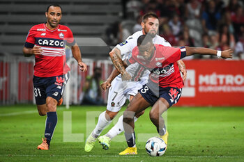 31/08/2022 - Ismaily GONCALVES DOS SANTOS of Lille, Andy DELORT of Nice and Tiago DJALO of Lille during the French championship Ligue 1 football match between LOSC Lille and OGC Nice on August 31, 2022 at Pierre Mauroy stadium in Villeneuve-d'Ascq near Lille, France - FOOTBALL - FRENCH CHAMP - LILLE V NICE - FRENCH LIGUE 1 - CALCIO