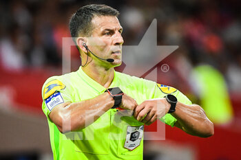 31/08/2022 - Referee Jeremy STINAT during the French championship Ligue 1 football match between LOSC Lille and OGC Nice on August 31, 2022 at Pierre Mauroy stadium in Villeneuve-d'Ascq near Lille, France - FOOTBALL - FRENCH CHAMP - LILLE V NICE - FRENCH LIGUE 1 - CALCIO
