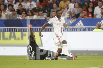 31/08/2022 - Karl TOKO EKAMBI of Lyon and Rayan RAVELOSON of Auxerre during the French championship Ligue 1 football match between Olympique Lyonnais (Lyon) and AJ Auxerre on August 31, 2022 at Groupama stadium in Decines-Charpieu near Lyon, France - FOOTBALL - FRENCH CHAMP - LYON V AUXERRE - FRENCH LIGUE 1 - CALCIO