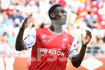 2022-09-04 - Folarin BALOGUN of Reims looks dejected during the French championship Ligue 1 football match between Stade de Reims and RC Lens on September 4, 2022 at Auguste Delaune stadium in Reims, France - FOOTBALL - FRENCH CHAMP - REIMS V LENS - FRENCH LIGUE 1 - SOCCER