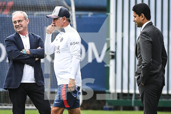 2022-09-05 - Christophe GALTIER of PSG, Luis CAMPOS of PSG and Nasser AL-KHELAIFI of PSG during the training of the Paris Saint-Germain team on September 5, 2022 at Camp des Loges in Saint-Germain-en-Laye near Paris, France - FOOTBALL - TRAINING OF THE PARIS SG TEAM - FRENCH LIGUE 1 - SOCCER