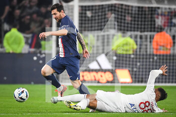 2022-09-18 - Lionel (Leo) MESSI of PSG and Corentin TOLISSO of Lyon during the French championship Ligue 1 football match between Olympique Lyonnais and Paris Saint-Germain on September 18, 2022 at Groupama Stadium in Decines-Charpieu near Lyon, France - FOOTBALL - FRENCH CHAMP - LYON V PSG - FRENCH LIGUE 1 - SOCCER