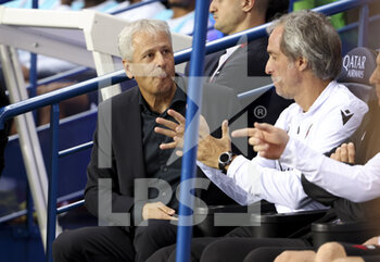 2022-10-01 - Coach of OGC Nice Lucien Favre during the French championship Ligue 1 football match between Paris Saint-Germain (PSG) and OGC Nice (OGCN) on October 1, 2022 at Parc des Princes stadium in Paris, France - FOOTBALL - FRENCH CHAMP - PARIS SG V NICE - FRENCH LIGUE 1 - SOCCER