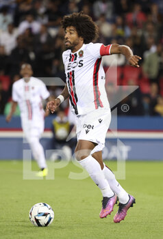 2022-10-01 - Bonfim Dante of Nice during the French championship Ligue 1 football match between Paris Saint-Germain (PSG) and OGC Nice (OGCN) on October 1, 2022 at Parc des Princes stadium in Paris, France - FOOTBALL - FRENCH CHAMP - PARIS SG V NICE - FRENCH LIGUE 1 - SOCCER