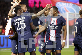 2022-10-01 - Kylian Mbappe of PSG celebrates his goal with Sergio Ramos (left) and teammates during the French championship Ligue 1 football match between Paris Saint-Germain (PSG) and OGC Nice (OGCN) on October 1, 2022 at Parc des Princes stadium in Paris, France - FOOTBALL - FRENCH CHAMP - PARIS SG V NICE - FRENCH LIGUE 1 - SOCCER