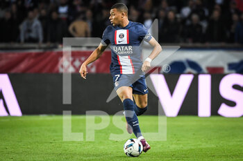 2022-10-01 - Kylian MBAPPE of PSG during the French championship Ligue 1 football match between Paris Saint-Germain and OGC Nice on October 1, 2022 at Parc des Princes stadium in Paris, France - FOOTBALL - FRENCH CHAMP - PARIS SG V NICE - FRENCH LIGUE 1 - SOCCER