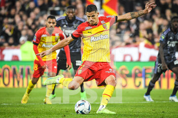 2022-10-02 - Florian SOTOCA of Lens scores his penalty during the French championship Ligue 1 football match between RC Lens and Olympique Lyonnais (Lyon) on October 2, 2022 at Bollaert-Delelis stadium in Lens, France - FOOTBALL - FRENCH CHAMP - LENS V LYON - FRENCH LIGUE 1 - SOCCER