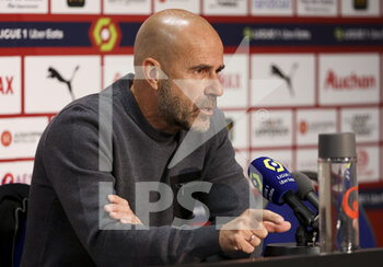2022-10-02 - Coach of Olympique Lyonnais Peter Bosz answers to the media during the post-match press conference following the French championship Ligue 1 football match between RC Lens (RCL) and Olympique Lyonnais (OL, Lyon) on October 2, 2022 at Stade Bollaert-Delelis in Lens, France - FOOTBALL - FRENCH CHAMP - LENS V LYON - FRENCH LIGUE 1 - SOCCER