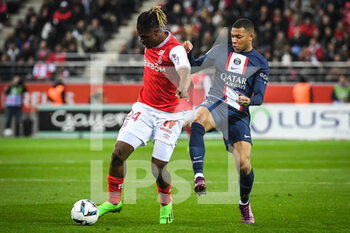 08/10/2022 - Kylian MBAPPE of PSG and Emmanuel AGBADOU of Reims during the French championship Ligue 1 football match between Stade de Reims and Paris Saint-Germain on October 8, 2022 at Auguste Delaune stadium in Reims, France - FOOTBALL - FRENCH CHAMP - REIMS V PARIS SG - FRENCH LIGUE 1 - CALCIO