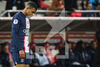 08/10/2022 - Kylian MBAPPE of PSG looks dejected during the French championship Ligue 1 football match between Stade de Reims and Paris Saint-Germain on October 8, 2022 at Auguste Delaune stadium in Reims, France - FOOTBALL - FRENCH CHAMP - REIMS V PARIS SG - FRENCH LIGUE 1 - CALCIO