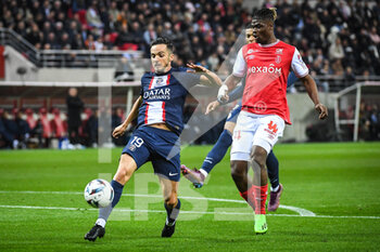08/10/2022 - Pablo SARABIA of PSG and Emmanuel AGBADOU of Reims during the French championship Ligue 1 football match between Stade de Reims and Paris Saint-Germain on October 8, 2022 at Auguste Delaune stadium in Reims, France - FOOTBALL - FRENCH CHAMP - REIMS V PARIS SG - FRENCH LIGUE 1 - CALCIO