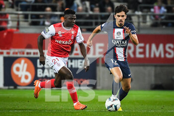 08/10/2022 - Azor MATUSIWA of Reims and Vitor MACHADO FERREIRA (Vitinha) of PSG during the French championship Ligue 1 football match between Stade de Reims and Paris Saint-Germain on October 8, 2022 at Auguste Delaune stadium in Reims, France - FOOTBALL - FRENCH CHAMP - REIMS V PARIS SG - FRENCH LIGUE 1 - CALCIO