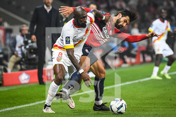 09/10/2022 - Seko FOFANA of Lens and Andre GOMES of Lille during the French championship Ligue 1 football match between LOSC Lille and RC Lens on October 9, 2022 at Pierre Mauroy stadium in Villeneuve-d'Ascq near Lille, France - FOOTBALL - FRENCH CHAMP - LILLE V LENS - FRENCH LIGUE 1 - CALCIO