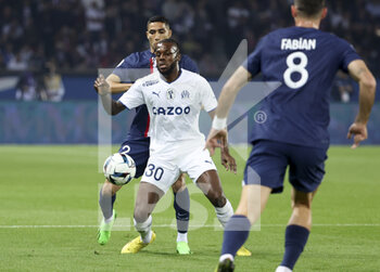 16/10/2022 - Nuno Tavares of Marseille, Achraf Hakimi of PSG during the French championship Ligue 1 football match between Paris Saint-Germain (PSG) and Olympique de Marseille (OM) on October 16, 2022 at Parc des Princes stadium in Paris, France - FOOTBALL - FRENCH CHAMP - PARIS SG V MARSEILLE - FRENCH LIGUE 1 - CALCIO