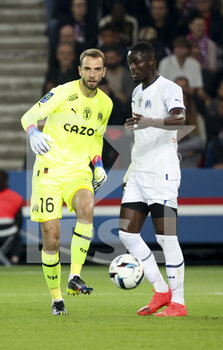 2022-10-16 - Goalkeeper of Marseille Pau Lopez, Eric Bailly of Marseille during the French championship Ligue 1 football match between Paris Saint-Germain (PSG) and Olympique de Marseille (OM) on October 16, 2022 at Parc des Princes stadium in Paris, France - FOOTBALL - FRENCH CHAMP - PARIS SG V MARSEILLE - FRENCH LIGUE 1 - SOCCER