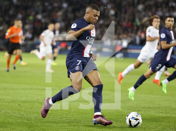 16/10/2022 - Kylian Mbappe of PSG during the French championship Ligue 1 football match between Paris Saint-Germain (PSG) and Olympique de Marseille (OM) on October 16, 2022 at Parc des Princes stadium in Paris, France - FOOTBALL - FRENCH CHAMP - PARIS SG V MARSEILLE - FRENCH LIGUE 1 - CALCIO