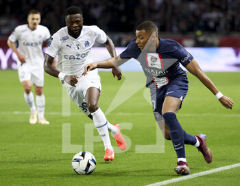 2022-10-16 - Kylian Mbappe of PSG, Chancel Mbemba of Marseille (left) during the French championship Ligue 1 football match between Paris Saint-Germain (PSG) and Olympique de Marseille (OM) on October 16, 2022 at Parc des Princes stadium in Paris, France - FOOTBALL - FRENCH CHAMP - PARIS SG V MARSEILLE - FRENCH LIGUE 1 - SOCCER