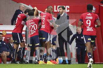 2022-10-23 - Coach of Lille OSC Paulo Fonseca celebrates a goal with his players during the French championship Ligue 1 football match between Lille OSC (LOSC) and AS Monaco (ASM) on October 23, 2022 at Stade Pierre Mauroy in Villeneuve-d'Ascq near Lille, France - FOOTBALL - FRENCH CHAMP - LILLE V MONACO - FRENCH LIGUE 1 - SOCCER