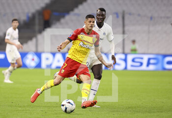 2022-10-22 - Florian Sotoca of Lens, Pape Gueye of Marseille during the French championship Ligue 1 football match between Olympique de Marseille (OM) and RC Lens (RCL) on October 22, 2022 at Velodrome stadium in Marseille, France - FOOTBALL - FRENCH CHAMP - MARSEILLE V LENS - FRENCH LIGUE 1 - SOCCER