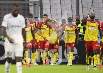 2022-10-22 - David Pereira Da Costa of Lens celebrates his goal with Florian Sotoca #7 and teammates during the French championship Ligue 1 football match between Olympique de Marseille (OM) and RC Lens (RCL) on October 22, 2022 at Velodrome stadium in Marseille, France - FOOTBALL - FRENCH CHAMP - MARSEILLE V LENS - FRENCH LIGUE 1 - SOCCER