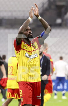 2022-10-22 - Seko Fofana of Lens celebrates the victory following the French championship Ligue 1 football match between Olympique de Marseille (OM) and RC Lens (RCL) on October 22, 2022 at Velodrome stadium in Marseille, France - FOOTBALL - FRENCH CHAMP - MARSEILLE V LENS - FRENCH LIGUE 1 - SOCCER