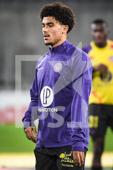 28/10/2022 - Zakaria ABOUKHLAL of Toulouse during the French championship Ligue 1 football match between RC Lens and Toulouse FC on October 28, 2022 at Bollaert-Delelis stadium in Lens, France - FOOTBALL - FRENCH CHAMP - LENS V TOULOUSE - FRENCH LIGUE 1 - CALCIO