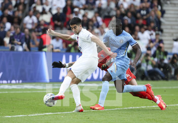2022-10-29 - Carlos Soler of PSG scores his goal despite Abdu Conte of Troyes during the French championship Ligue 1 football match between Paris Saint-Germain (PSG) and ESTAC Troyes on October 29, 2022 at Parc des Princes stadium in Paris, France - FOOTBALL - FRENCH CHAMP - PARIS SG V TROYES - FRENCH LIGUE 1 - SOCCER