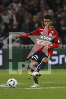 2022-10-30 - Benjamin ANDRE of Lille during the French championship Ligue 1 football match between Olympique Lyonnais (Lyon) and LOSC Lille on October 30, 2022 at Groupama stadium in Decines-Charpieu near Lyon, France - FOOTBALL - FRENCH CHAMP - LYON V LILLE - FRENCH LIGUE 1 - SOCCER