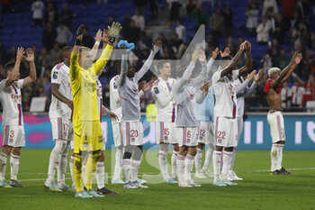 2022-10-30 - Anthony LOPES of Lyon and team of Lyon during the French championship Ligue 1 football match between Olympique Lyonnais (Lyon) and LOSC Lille on October 30, 2022 at Groupama stadium in Decines-Charpieu near Lyon, France - FOOTBALL - FRENCH CHAMP - LYON V LILLE - FRENCH LIGUE 1 - SOCCER