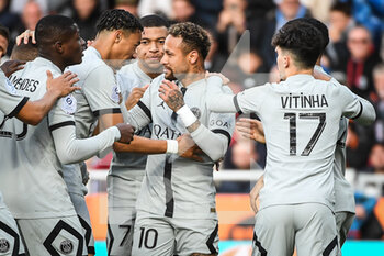 2022-11-06 - NEYMAR JR of PSG celebrate his goal with teammates during the French championship Ligue 1 football match between FC Lorient and Paris Saint-Germain on November 6, 2022 at the Moustoir stadium in Lorient, France - FOOTBALL - FRENCH CHAMP - LORIENT V PARIS SG - FRENCH LIGUE 1 - SOCCER