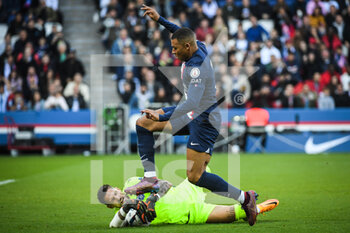 2022-11-13 - Kylian MBAPPE of PSG and Benoit COSTIL of Auxerre during the French championship Ligue 1 football match between Paris Saint-Germain and AJ Auxerre on November 13, 2022 at Parc des Princes stadium in Paris, France - FOOTBALL - FRENCH CHAMP - PARIS SG V AUXERRE - FRENCH LIGUE 1 - SOCCER