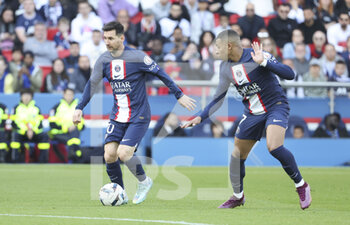 2022-11-13 - Lionel Messi, Kylian Mbappe of PSG during the French championship Ligue 1 football match between Paris Saint-Germain and AJ Auxerre on November 13, 2022 at Parc des Princes stadium in Paris, France - FOOTBALL - FRENCH CHAMP - PARIS SG V AUXERRE - FRENCH LIGUE 1 - SOCCER