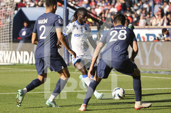 2022-11-13 - Gideon Mensah of Auxerre during the French championship Ligue 1 football match between Paris Saint-Germain and AJ Auxerre on November 13, 2022 at Parc des Princes stadium in Paris, France - FOOTBALL - FRENCH CHAMP - PARIS SG V AUXERRE - FRENCH LIGUE 1 - SOCCER