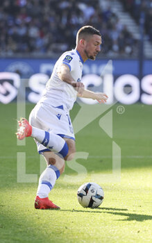 2022-11-13 - Gaetan Perrin of Auxerre during the French championship Ligue 1 football match between Paris Saint-Germain and AJ Auxerre on November 13, 2022 at Parc des Princes stadium in Paris, France - FOOTBALL - FRENCH CHAMP - PARIS SG V AUXERRE - FRENCH LIGUE 1 - SOCCER